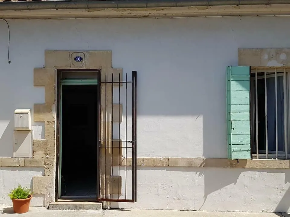 Jolie Petite Maison Idealement Situee Arles Apartment
